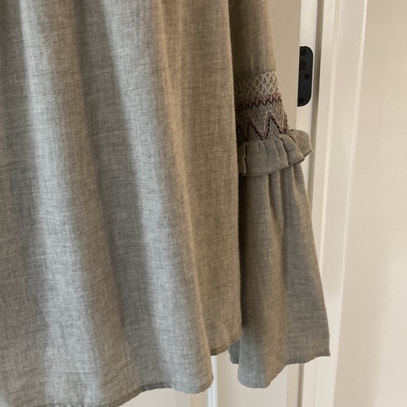 Philosophy small top long bell sleeves gray smocked v-neck boho - Picture 11 of 14